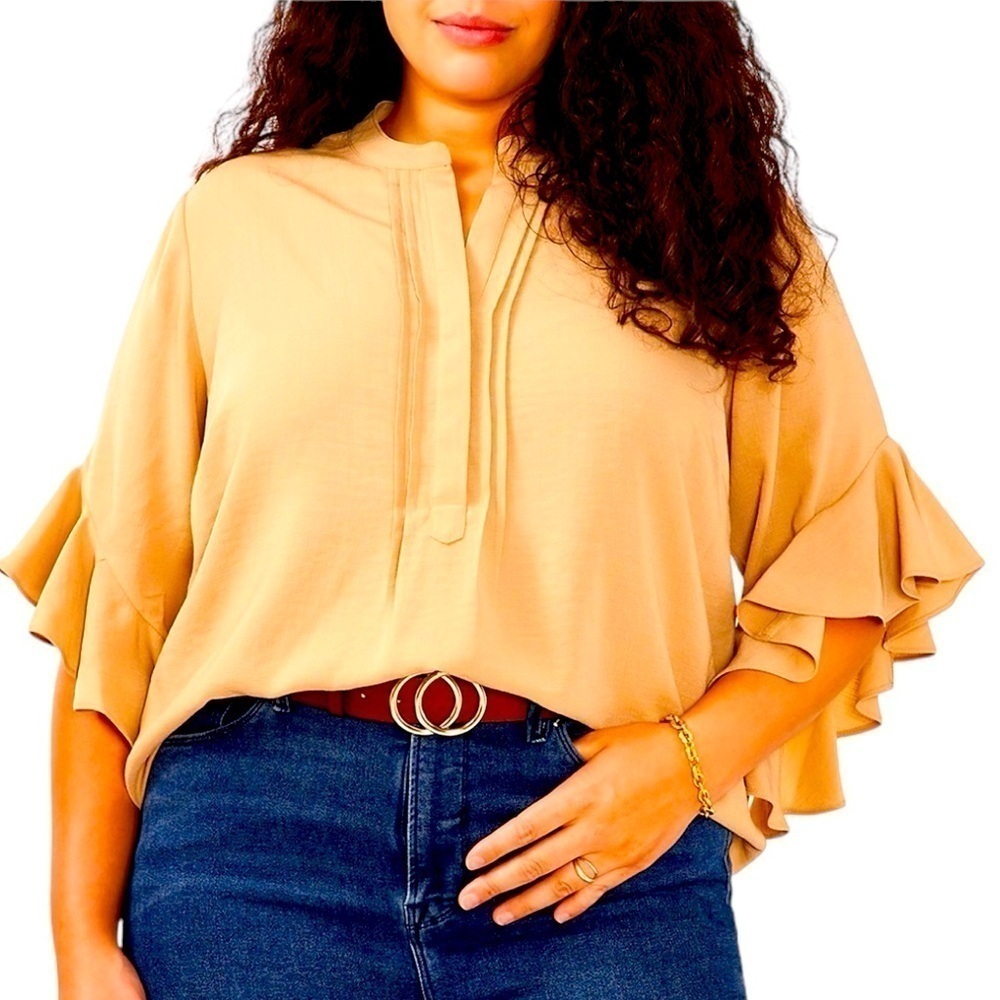 Vince Camuto | Split Neck Ruffle Sleeve Blouse 3X. EUC
